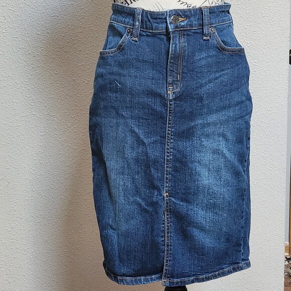 Banana Republic Dresses & Skirts - BANANA REPUBLIC Women's Denim Midi Jean Skirt - Sz 2